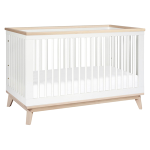 Cuna Babyletto Scoot 3 en 1 blanca con bordes y patas de madera natural